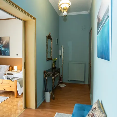 Apartament Corner House Next To The